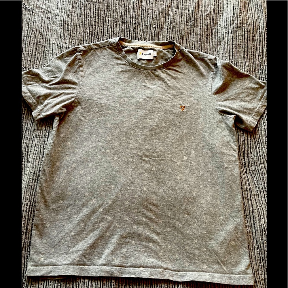 Farah Tee with All-over Scratch Pattern Design